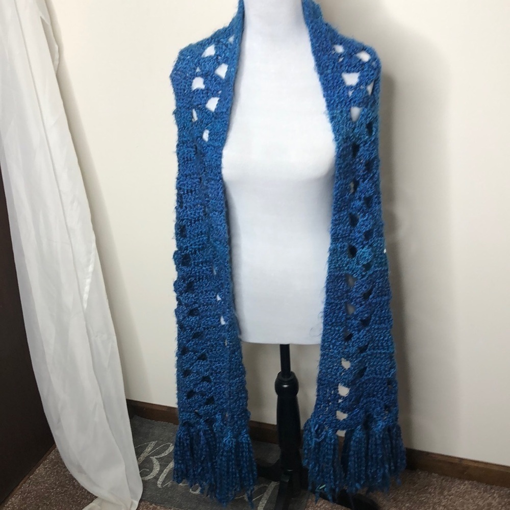 Royal blue hand knitted shall​